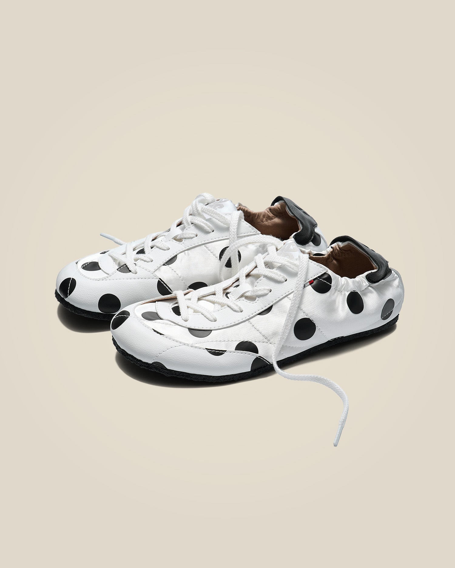UPERA Barefoot Series -Silver-Grey Polka Dot